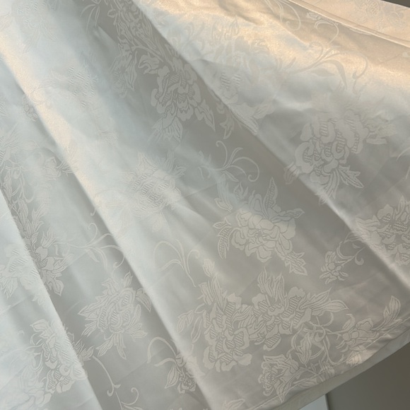 Lulus maxi floral skirt. Beautiful! White lined. Size L - Picture 2 of 7